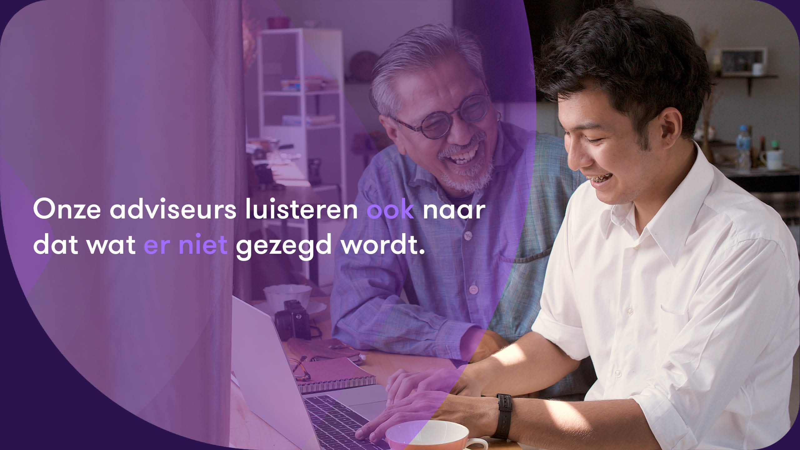 Twee lachende adviseurs van famliebedrijven