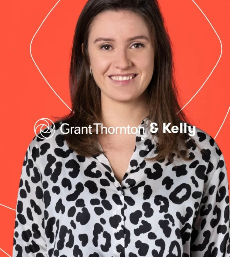 Kelly, Junior Manager